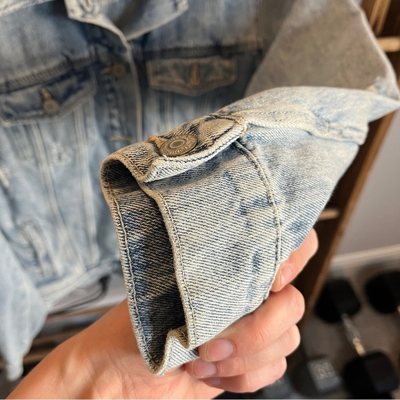 Old Navy Light Wash Jean Jacket - Picture 4 of 5